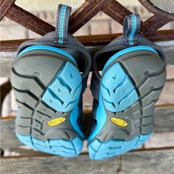 KEEN Clearwater CNX Women’s Size 7 Grey/Blue Waterproof Sport Sandals 1008772 - Picture 7 of 9